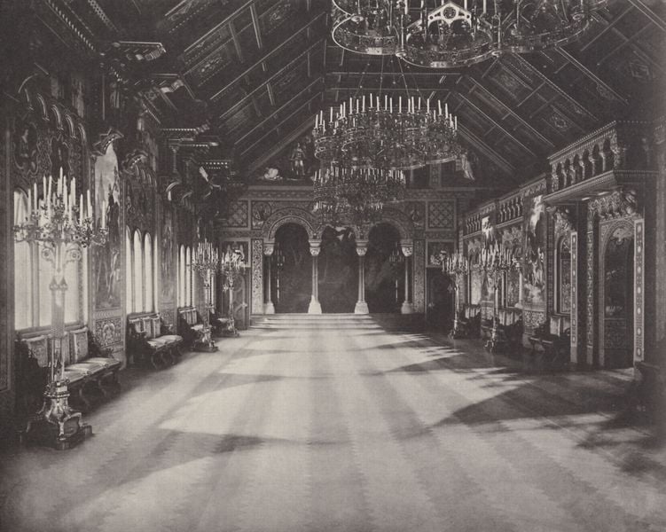 Bayerische Königsschlösser, Neuschwanstein - Thronsaal. by Joseph Albert. 1885–1887. Motifs recorded: saal, bänke, kronleuchter, foto, kerzen, säulen, holz, fenster.