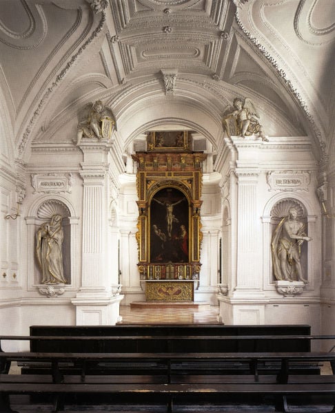 Heilig-Kreuz-Kapelle. by Friedrich Sustris. 1583–1597. Motifs recorded: altar, kirche, engel, kreuzigung, bank, stuck, gold, weiß.