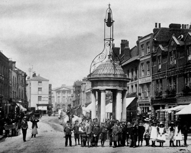 Chelmsford, High Street. by Francis Frith. 1850–1898. Motifs recorded: foto, häuser, pferd, mädchen, stadt, kinder, jungen, strasse.