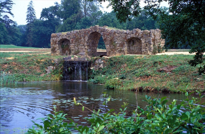 Cascade, Ansicht von Westen. by Lancelot ""Capability"" Brown. 1741–1783. Motifs recorded: ruine, wasserfall, foto, wald, brücke, wasser, see, bäume.