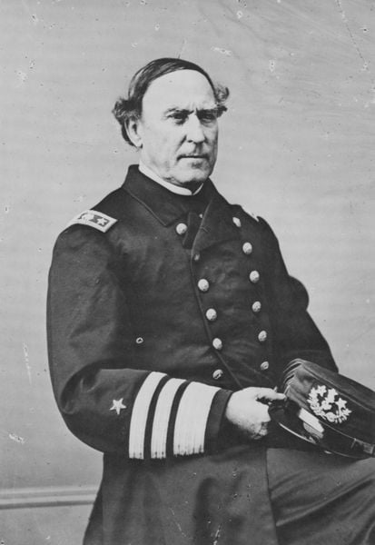 Admiral Farragut. by Mathew B. Brady. 1864–1866. Motifs recorded: uniform, knöpfe, mütze, mann, stern, kragen, foto, fotografie.
