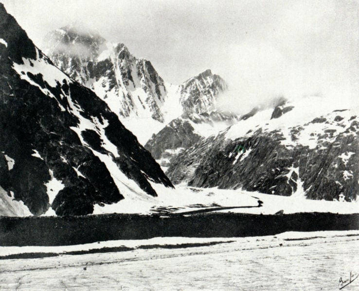 Aargletscher. by Louis Auguste Bisson. 1855. Motifs recorded: schnee, berge, wolken, weg, nebel, foto, schwarz, gipfel.