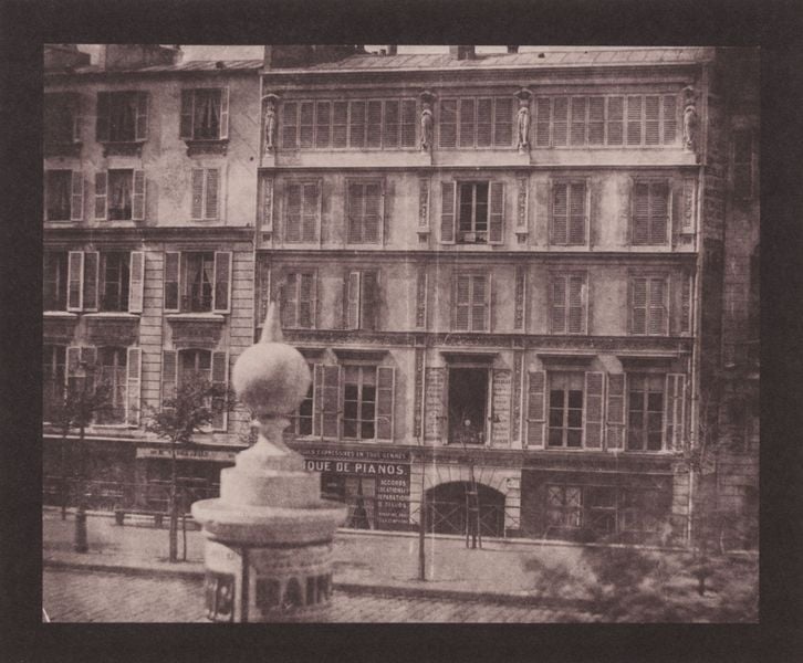 Boulevard des Capucines. by William Henry Fox Talbot. 1843. Motifs recorded: fenster, haus, litfasssäule, foto, straße, strasse, bäume, fassade.