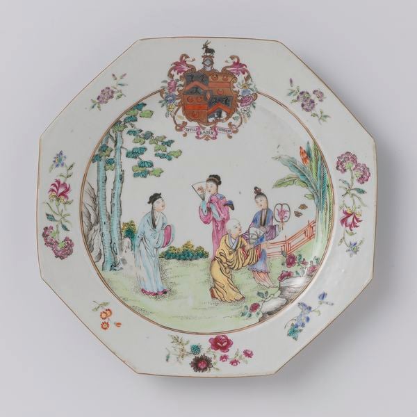 Achtkantig bord met het wapen van de families Boynton en Topham. 1765. Motifs recorded: plate, tree, fence, women, porcelain, flowers, blue, white.