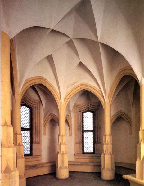 Albrechtsburg in Meissen. 1471. Motifs recorded: fenster, gewölbe, gelb, säulen, weiß, architektur, raum, foto.