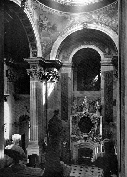 Castle Howard, North Yorkshire. by Sir John Vanbrugh. 1700–1712. Motifs recorded: skulptur, foto, büste, bogen, kapitel, gebälk, pilaster, licht.