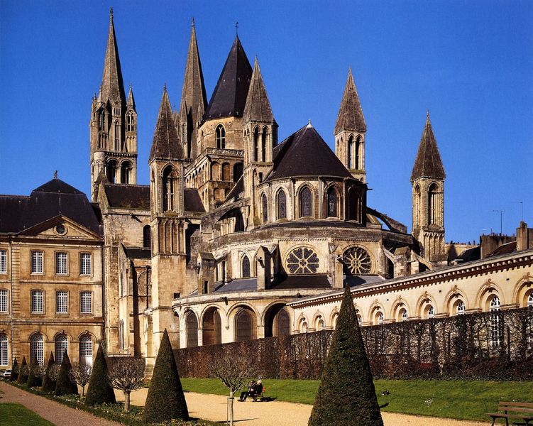 Abbaye-des-Homes St-Étienne in Caen. 1049–1073. Motifs recorded: türme, kirche, fenster, garten, apsis, gotik, fotografie, stein.