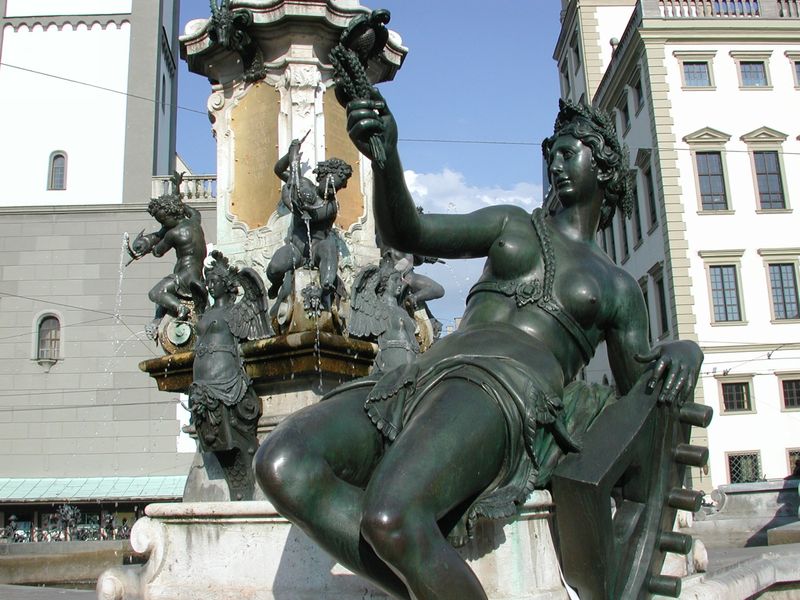Augustusbrunnen. by Hubert Gerhard. 1588–1594. Motifs recorded: brunnen, frau, platz, engel, wasser, stadt, bronze, nackt.