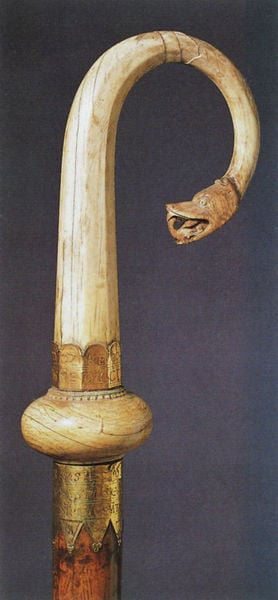 Annostab. 1000–1100. Motifs recorded: holz, metall, stab, kopf, gebogen, stock, drache, geschnitzt.