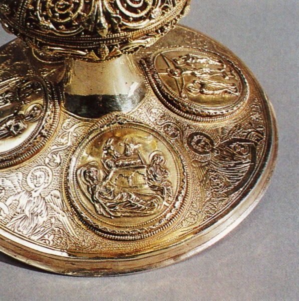 Kelch und Patene. 1230. Motifs recorded: gold, engel, kelch, heiligenschein, fuß, flügel, ornament, kreuzigung.
