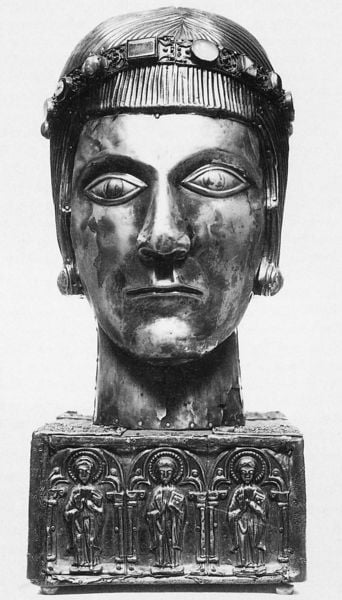 Kopfreliquiar des Hl. Eustachius. 1200–1220. Motifs recorded: kopf, metall, büste, nase, augen, hals, sockel, drei.