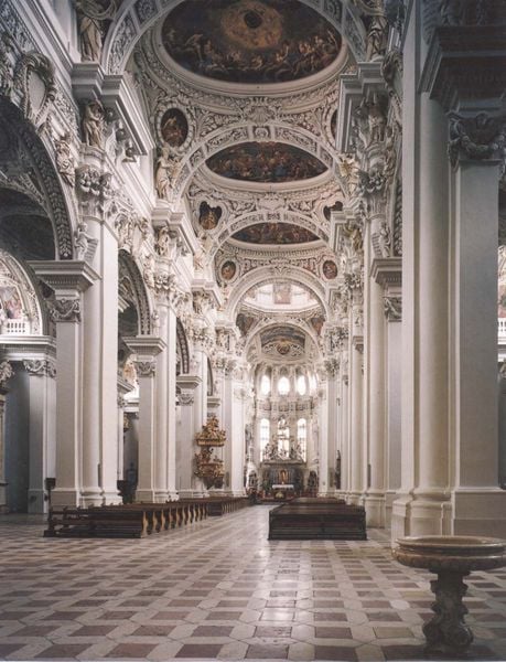 Dom St. Stephan zu Passau. by Carlo Lurago. 1530. Motifs recorded: kirche, kuppel, weiß, säulen, barock, bänke, kanzel, altar.