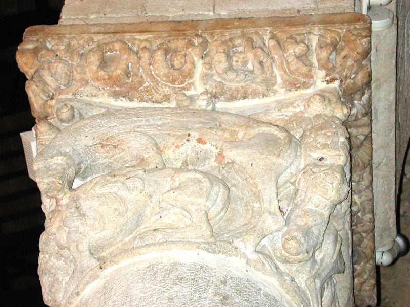Abteikirche von Sant’ Antimo. 781. Motifs recorded: säule, stein, relief, kapitell, marmor, kirche, tier, foto.