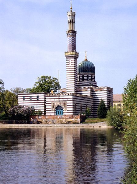 Dampfmaschinenhaus für Sanssouci. by Ludwig Persius. 1841–1843. Motifs recorded: kuppel, wasser, turm, streifen, moschee, islam, spiegelung, gestreift.